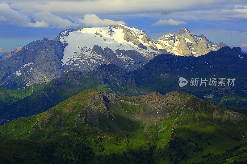 马尔莫拉达地块 Lagazuoi 的白云岩 sudtirol 景观全景